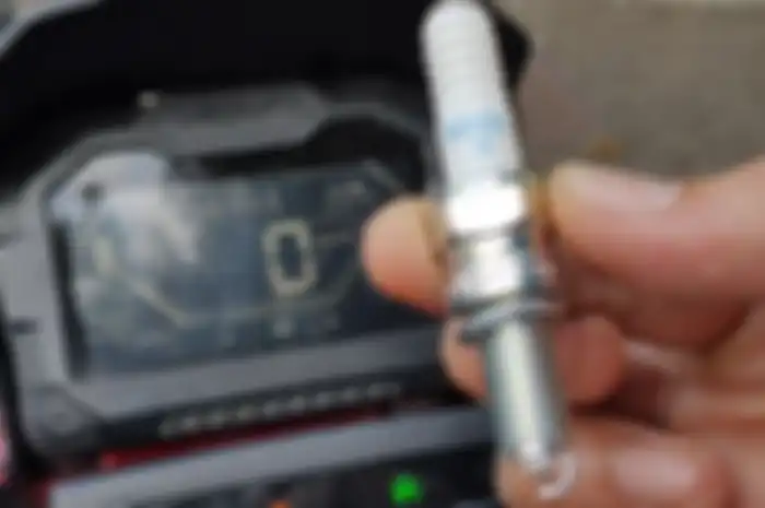 Jangan terlewat, begini ciri busi motor harus diganti