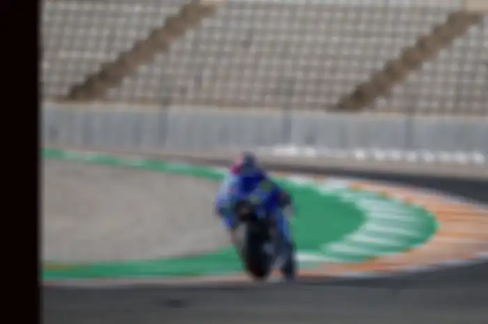 Kira-kira begini gambaran Alex Rins saat MotoGP di sirkuit Jerez digelar tanpa penonton. Alex Rins sedih aksinya gak yang yang lihat langsung tapi tetap janjikan suguhan terbaik