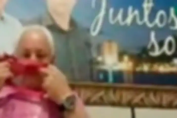 detik-detik anggota DPR nyium celana dalam cewek warna merah muda di depan partisipan meeting zoom