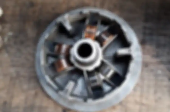 Ilustrasi foto. Silang roller CVT di motor matic.