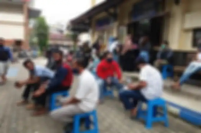 Suasana pembuatan SIM gratis.
