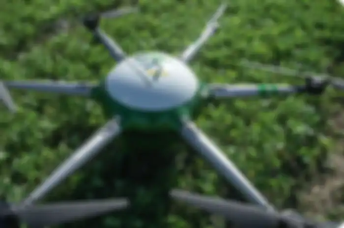 Drone sprayer, salah satu keunggulan teknologi RiTx. Dengan daya angkut pupuk hingga 20L, drone ini memudahkan petani dalam menyemprot pupuk dan pestisida di lahan seluas 1 Ha dalam 10-15 menit dengan metode autopilot.