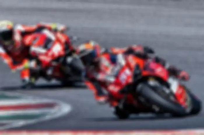 Michele Pirro (51) sukses menjadi juara di race 2 Superbike Italia bertepatan dengan hari ulang tahunnya hari ini, Minggu (5/7/2020). Jadi kado spesial