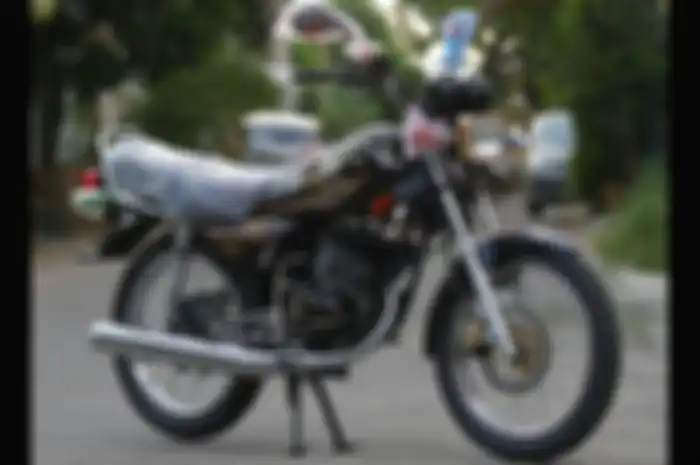  Bener gak sih motor 2-tak itu paling bagus pakai oli samping yang wangi?