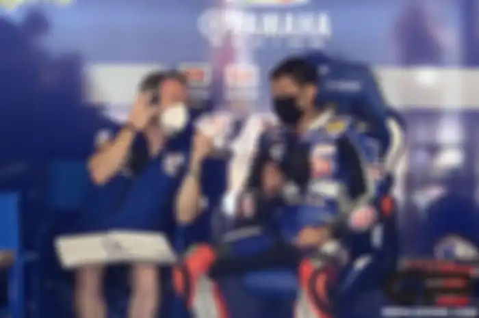 Selama tes World Superbike (WSBK) 2020 di Barcelona, setiap paddock di tim pabrikan mempunyai cara berkomunikasi yang unik.