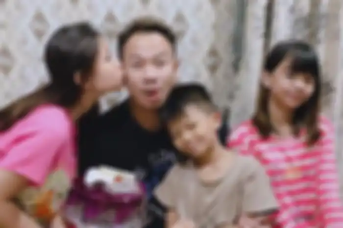 Vicky Prasetyo dan anak-anaknya 