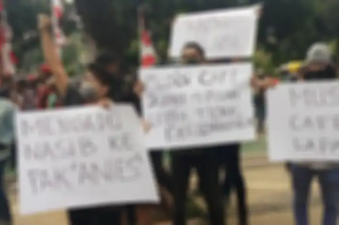 Nggak ada penghasilan selama PSBB, para musisi kafe ini unjuk rasa di depan balai kota