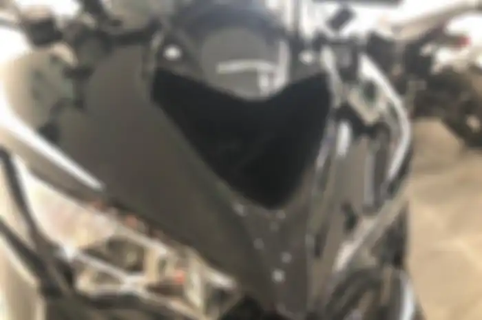 Kawasaki Ninja ZX-25R mempunyai dua hasil power maksimal yang berbeda, hal ini dipengaruhi oleh terdapatnya ram air di bagian fairing depan.