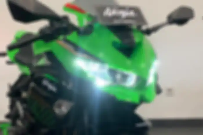 Kawasaki Ninja 250 4 Silinder Alias ZX-25R ABS SE Dibanderol Lebih Mahal, Apa Bedanya dengan yang Standar?