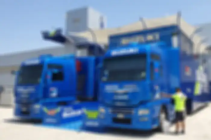 Penampakan truk kontainer tim Suzuki MotoGP yang sudah berwujud motorhome di sirkuit Jerez menghadapi MotoGP Spanyol dan Andalucia dua pekan beruntun ke depan