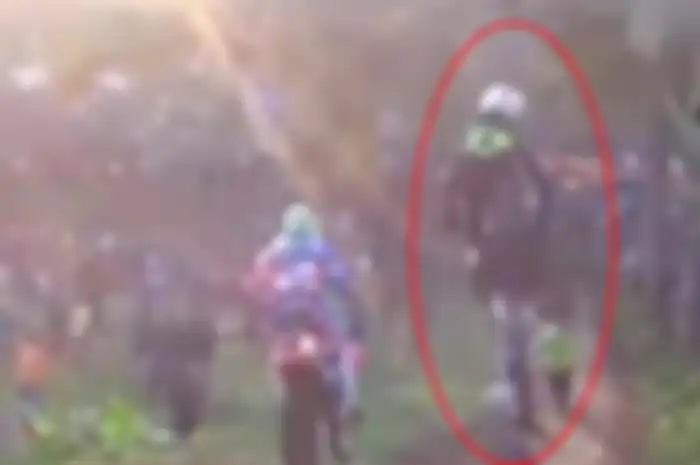 Video Detik-detik Pembalap Grasstrack 'Zuneng Monza' Meninggal Saat Balapan, Tubuh Terhempas ke Tanah.