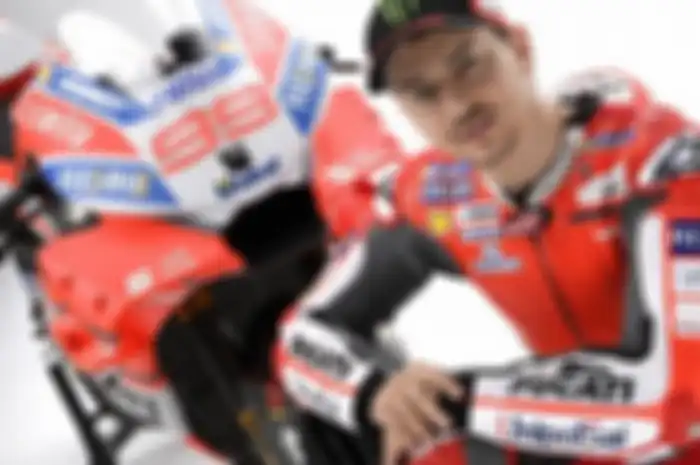 Jorge Lorenzo membela tim Ducati musim 2017-2018 silam.