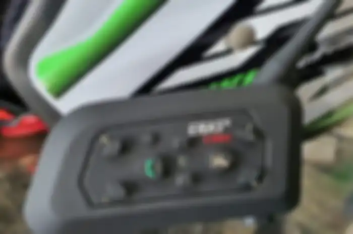 Jangan lirik merek lain, intercom helm EJEAS V6 Pro lagi diskon, komunikasi saat touring makin lancar.