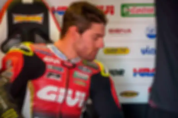 Bikin merinding, pembalap LCR Honda, Cal Crutchlow mengunggah postingan video saat operasi pada otot tangannya.
