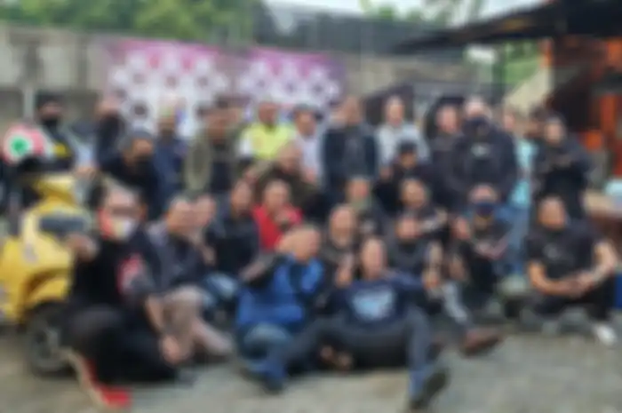 Dua klub motor General Team Vespa Society (GTVS) Indonesia bersama Burgmanian Indonesia mengadakan satmori bareng.