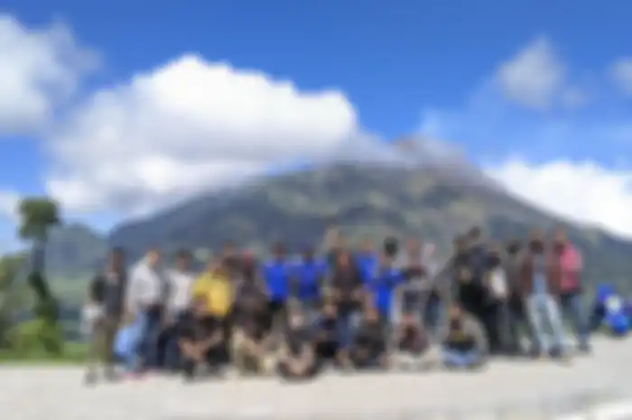 Sebanyak 45 bikers dari 4 komunitas motor bergabung menggelar sunday morning ride (sunmori) menikmati pesona alam Embung Manajar.