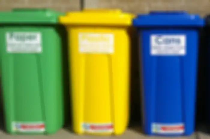 Cari tahu arti warna tempat sampah, yuk!