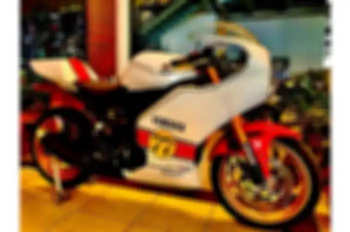Yamaha R25 Retro pakai paket body kit dari Rey Racing Speed Shop
