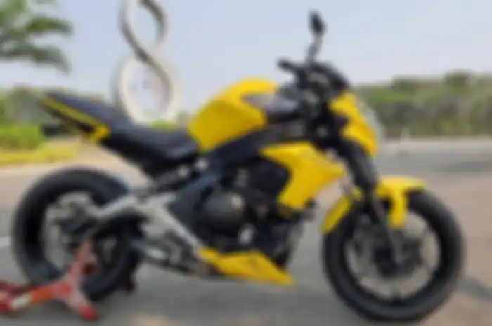 Minimalis tapi manis, oprek simpel Kawasaki ER6N siap jarak jauh.