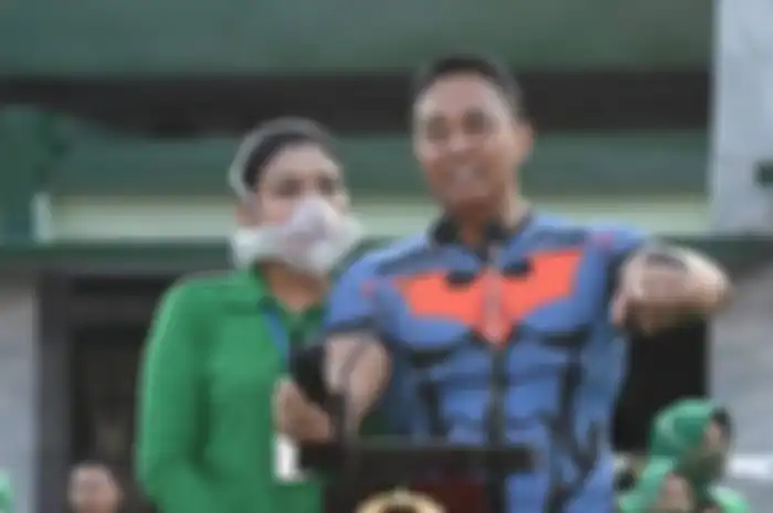 KSAD Jenderal TNI Andika Perkasa dan istrinya