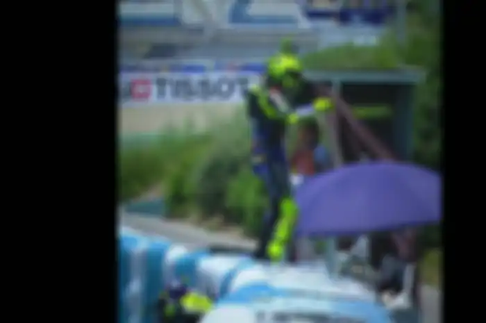 Selebrasi Valentino Rossi di sirkuit MotoGP Andalusia 2020 yang dirayakan di tribun penonton yang kosong melompong