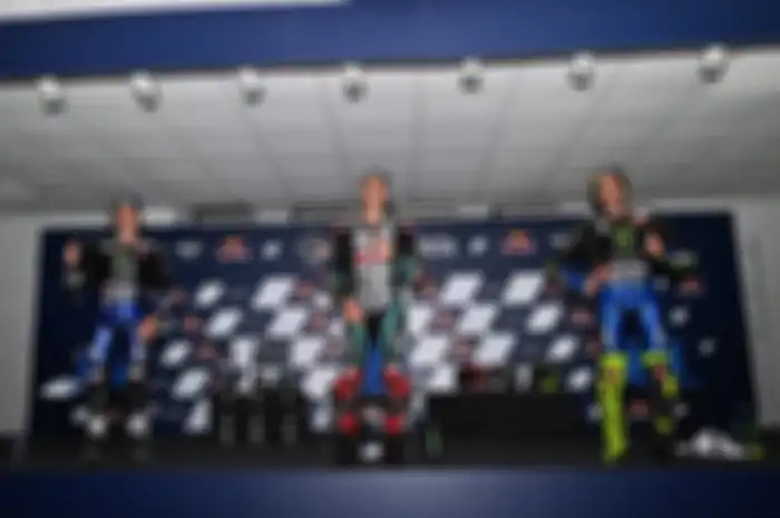 Pembalap Yamaha sapu bersih podium MotoGP Andalusia 2020 lewat Fabio Quartararo (tengah), Maverick Vinales (kiri) dan Valentino Rossi (kanan). Sepanjang MotoGP 4-Tak sejak 2002 baru 3 kali kejadian Yamaha sapu bersih podium MotoGP