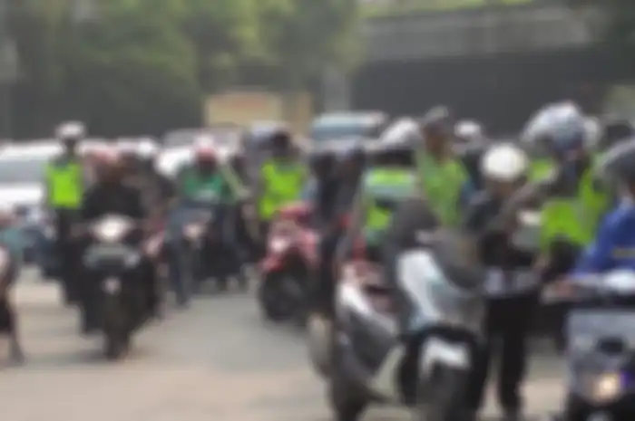 Sering banget kejadian nih, petugas kepolisian menggelar razia kendaraan di tikungan, emangnya boleh?