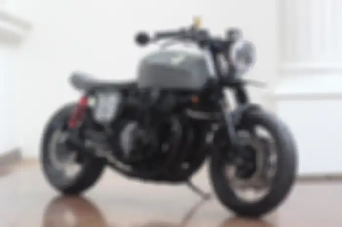Modifikasi Suzuki GSX-750 Police jadi cafe racer