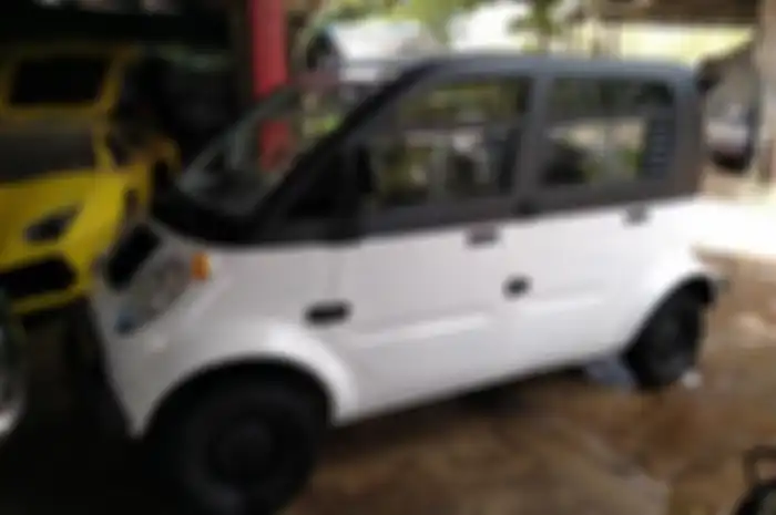 Pintu kiri ada 2 untuk naik turun penumpang. Harganya Murah, 5 Pilihan Motor Anti Kehujanan yang Muat 4 Orang Ini Ada yang Pakai AC Juga