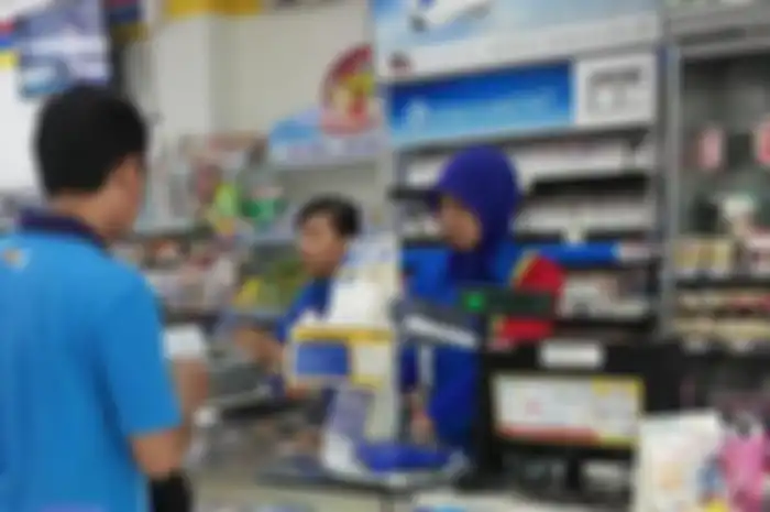 Ilustrasi bayar pajak kendaraan di Indomaret