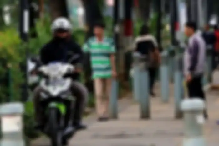 Pemotor nekat naik trotoar, pilih bayar denda atau kurungan 2 bulan