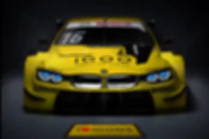 Tangkapan layar poster kolaborasi antara iQOO 5 dan BMW M Motosport