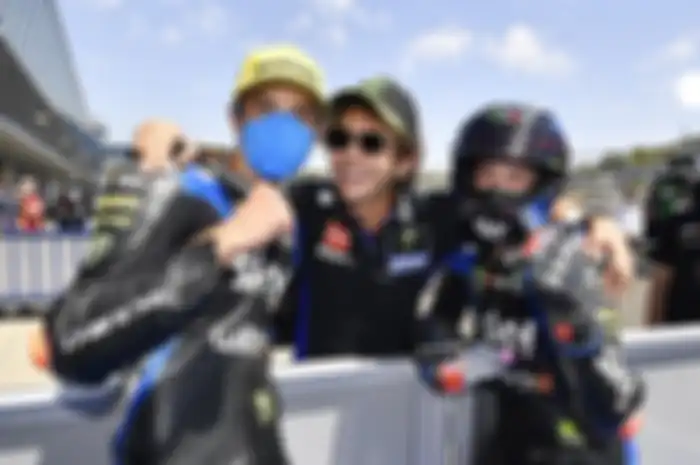 Valentino Rossi dan anak didiknya di tim SKY Racing VR46