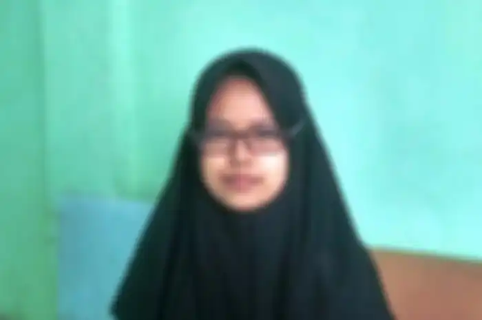 Tiara Yosianti Solekhah (17) anak buruh bangunan yang diterima kuliah gratis di UGM.