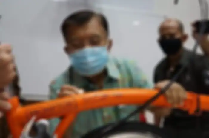 Sepeda Brompton bertanda tangan Jusuf Kalla dan Sandiaga Uno dilelang, terjual seharga dua unit Kawasaki Ninja 250 4 silinder