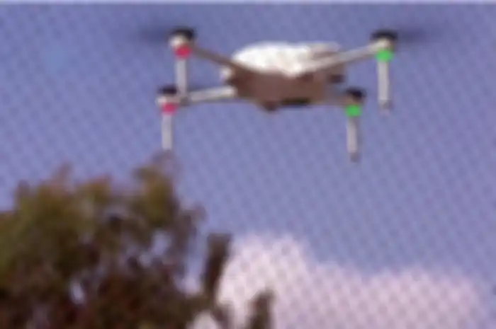 Drone pengawas kerumunan di Singapura