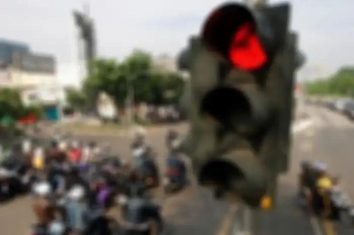 Foto ilustrasi. Pemotor tewas usai menerobos lampu merah.