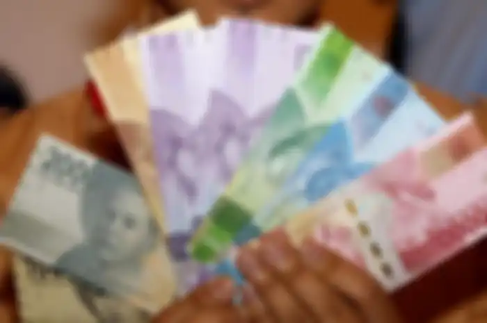 Gaji masih UMR? Bantuan Rp 600 ribu dari pemerintah bisa didapat pakai 6 cara ini, uang bensin aman nih.