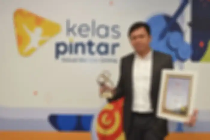 Kelas Pintar Menerima Penghargaan Best Education Platform