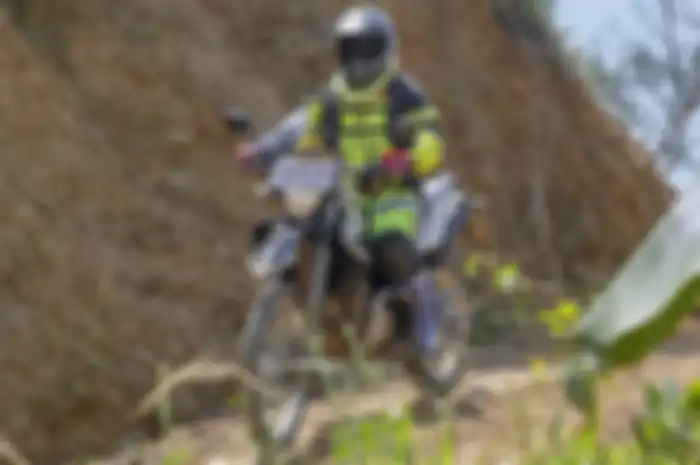 Tester Motorplus-online saat off road naik Yamaha WR 155 R di Hambalang