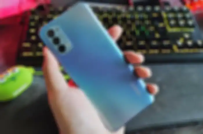 Tampilan belakang Oppo Reno4