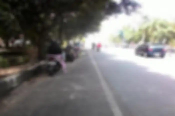 Pemotor bisa dipenjara atau kena denda langsung Rp 250 ribuan cuma gara-gara berteduh sembarangan.