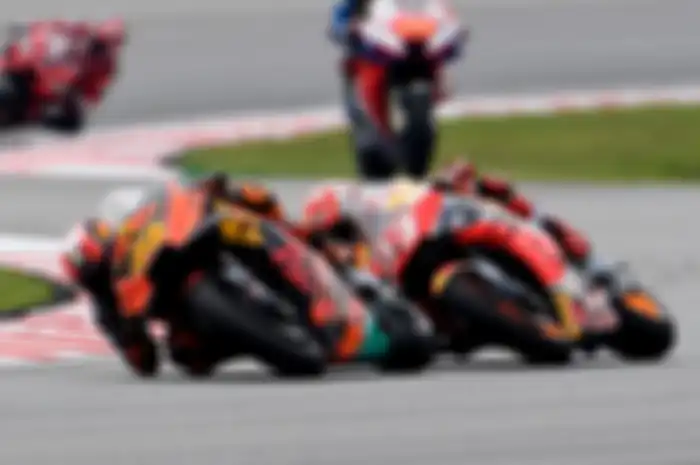 Berani banget, pembalap Red Bull KTM Factory Racing, Pol Espargaro ingin membandingkan dirinya dengan Marc Marquez langsung.