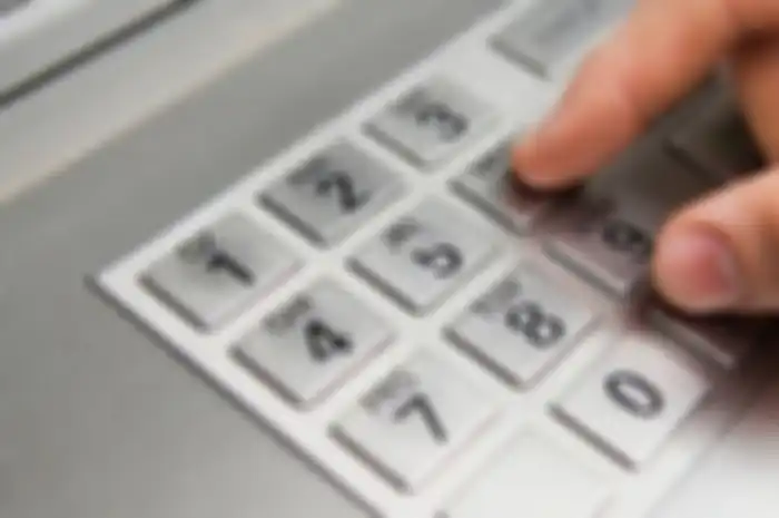 Pekerja bisa langsung cek bantuan langsung tunai di ATM