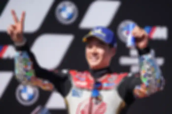 Takaaki Nakagami nyaris pole position MotoGP Styria 2020. Sayang waktu tercepatnya dibatalkan Steward FIM MotoGP karena keluar batas sirkuit. Sekaligus gagal pecahkan rekor yang udah umur puluhan tahun lamanya