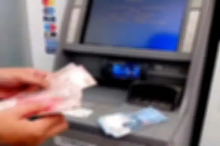 Horeee buruan cek ATM bantuan pemerintah Rp 2,4 juta cair hari ini, bikers pasti tahu syarat dapet bantuan uang tunai.