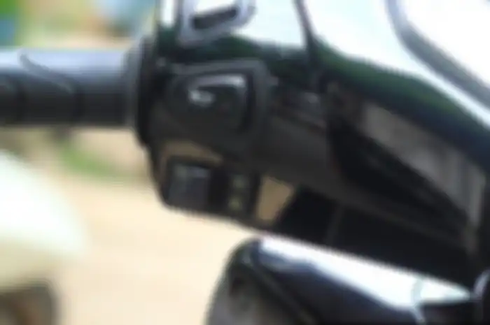 Wuih Modal Rp 50 Ribuan, Honda Vario 125 eSP Jadi Punya Lampu Hazard, Tombolnya Rapi Pula!