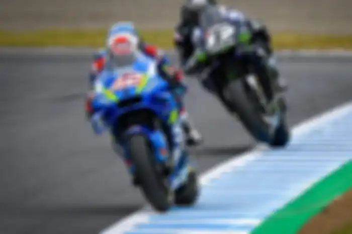 Pembalap Suzuki Ecstar, Alex Rins jengkel karena Maverick Vinales tidak segera berhenti saat tau motornya bermasalah di MotoGP Styria 2020.