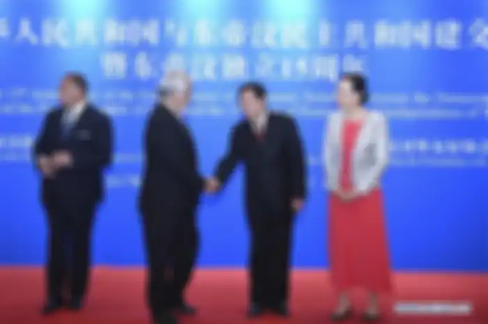 Hubungan Timor Leste dan China tampaknya juga berpengaruh pada sistem ekonomi di mana negeri itu, membutuhkan suntikan dana untuk membangun negerinya.