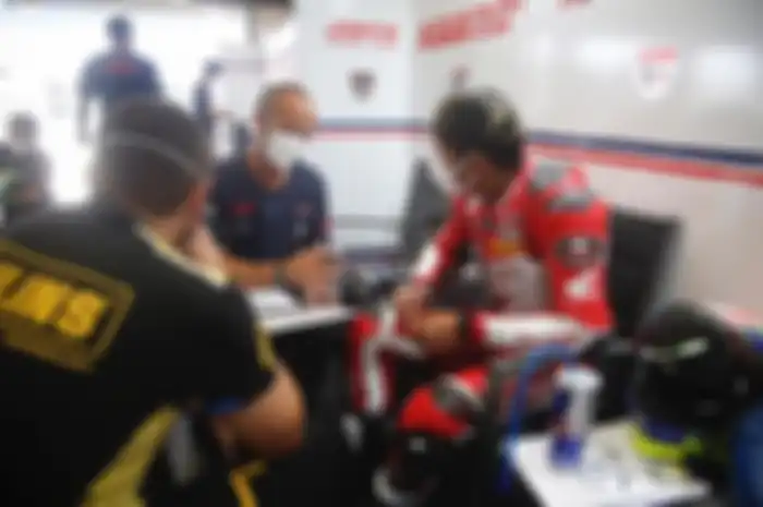 Pembalap Indonesia Mario Suryo Aji mengalami crash sehingga gagal tampil di FIM CEV Moto3 Jerez, Minggu ini (29-30/8/2020).